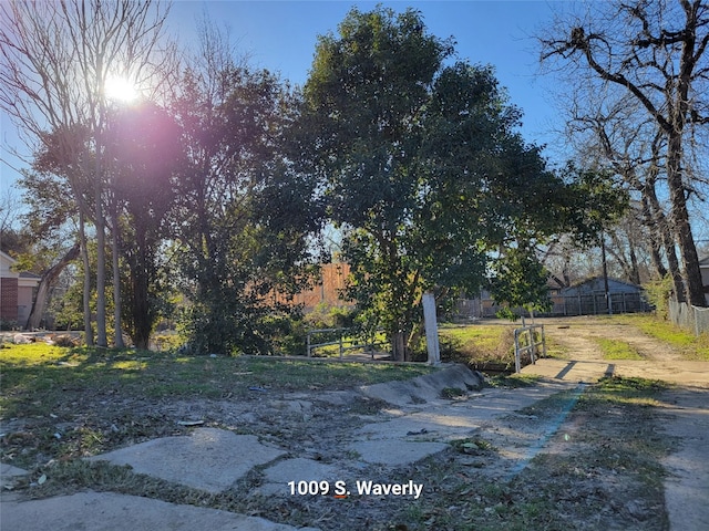 Listing photo 2 for 1009 S Waverly Dr, Dallas TX 75208