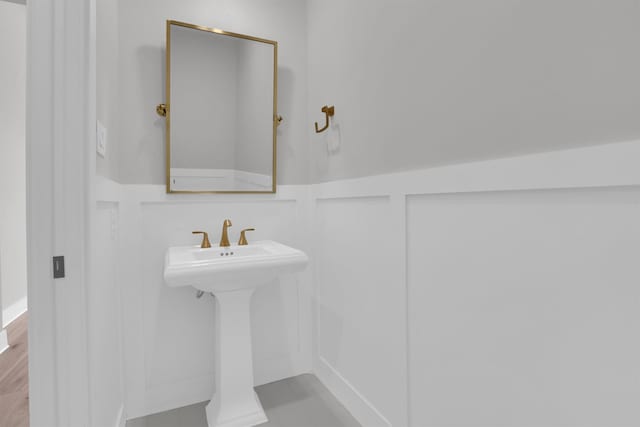 1719 Silver Marten Trl, Arlington, TX 76005 - bathroom with wainscoting