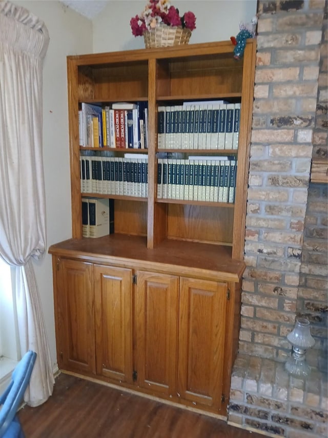 room details with hardwood / wood-style flooring