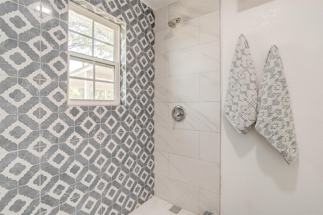 bathroom featuring tiled shower