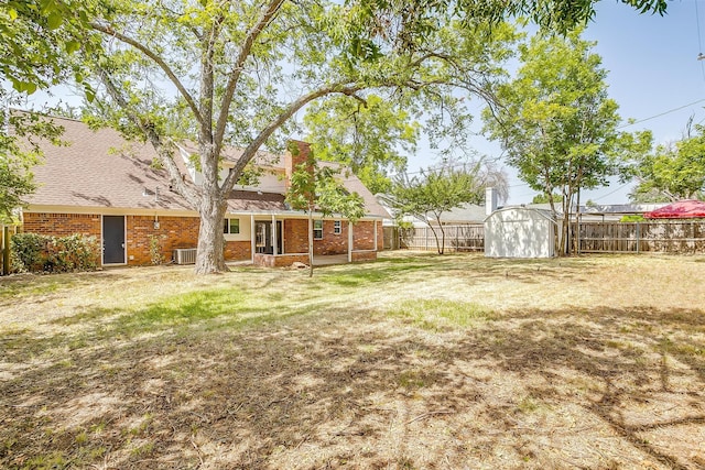 view of yard with a shed