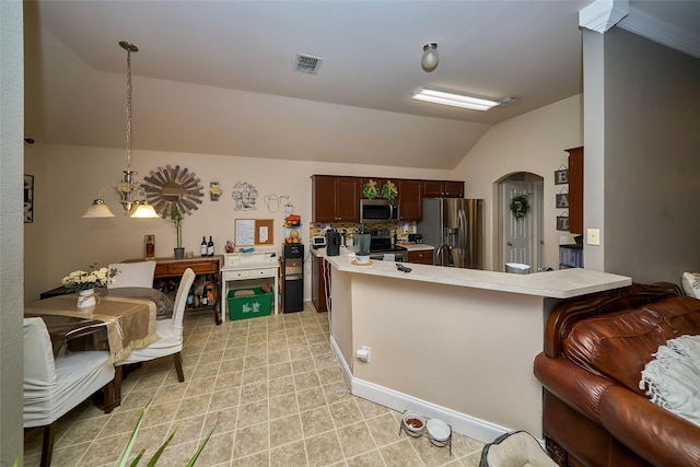 kitchen with a kitchen breakfast bar, kitchen peninsula, a chandelier, decorative light fixtures, and appliances with stainless steel finishes