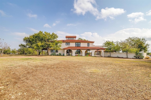 view of front facade with a front lawn