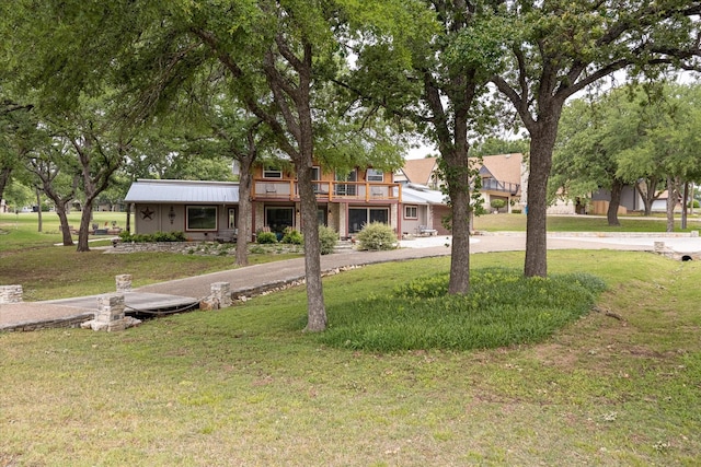 view of front of house with a front lawn