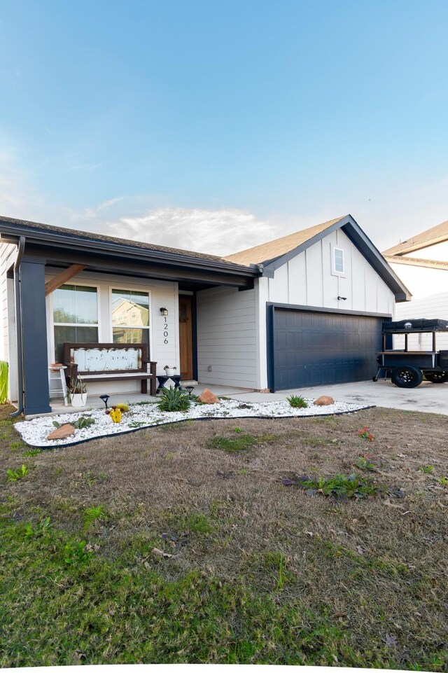 view of front facade featuring a porch and a garage