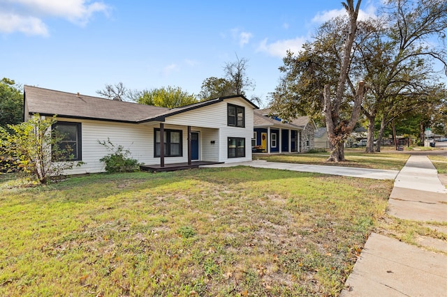 single story home featuring a porch and a front lawn