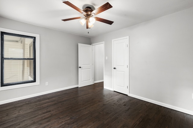 unfurnished room with dark wood-type flooring and ceiling fan