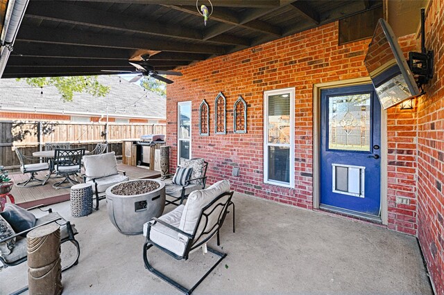 view of patio featuring ceiling fan