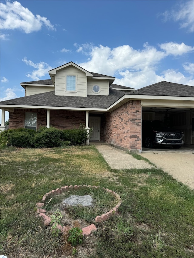 view of front of property featuring a front yard and a garage