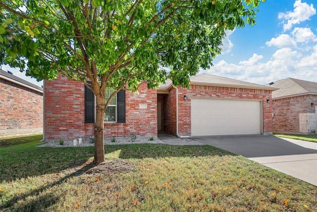 view of front of house featuring a garage and a front yard