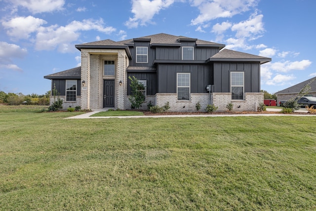 view of front of home featuring a front lawn