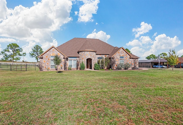 view of front facade featuring a front yard