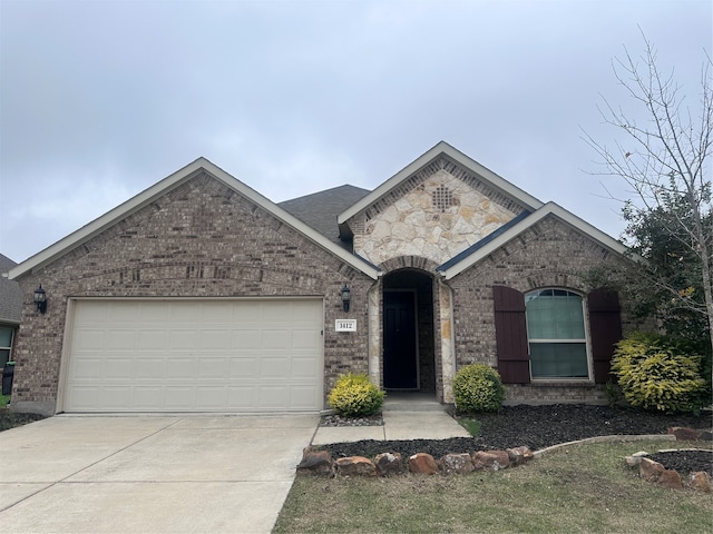 view of front facade featuring a garage