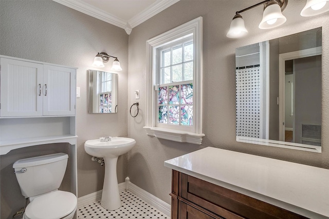 bathroom featuring a shower with curtain, ornamental molding, and toilet