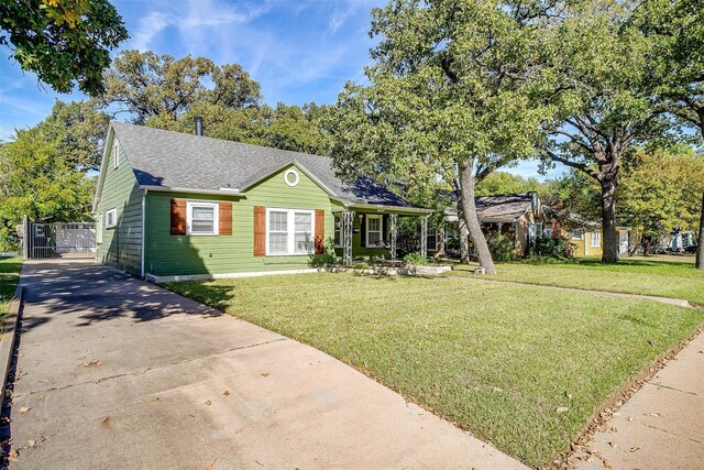 ranch-style house featuring a front lawn