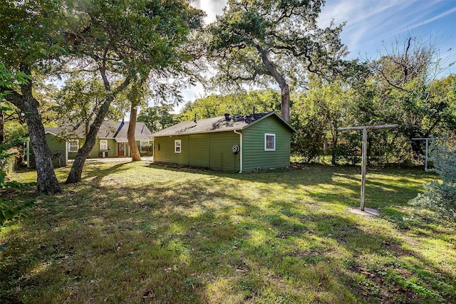 2309 Honeysuckle Ave, Fort Worth, TX 76111 - view of grassy yard
