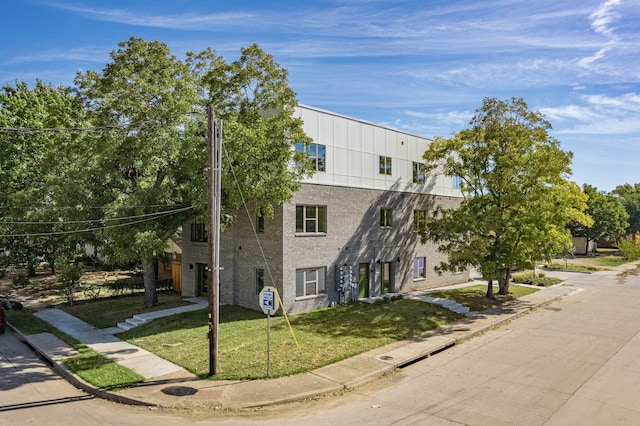 view of front of home with a front yard