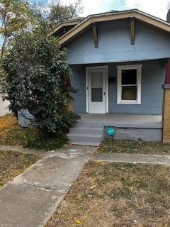 view of front of home featuring a porch