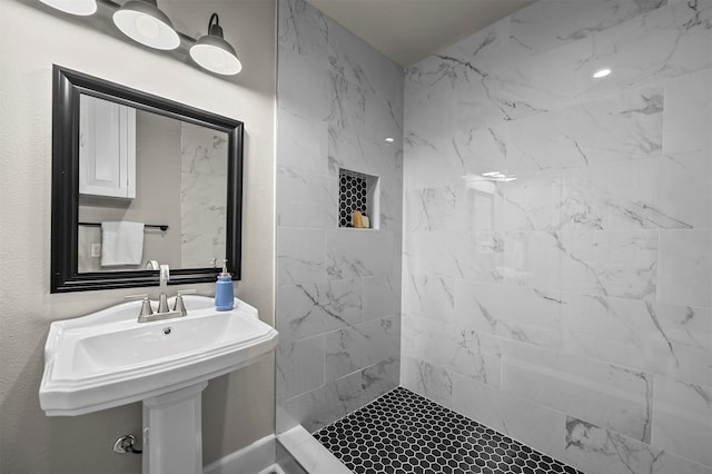 bathroom featuring tiled shower