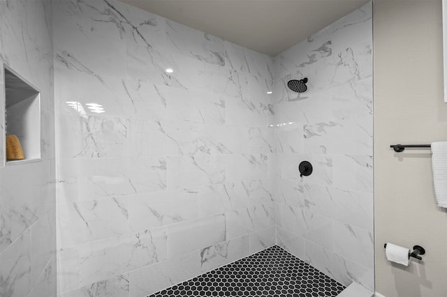 bathroom featuring a tile shower