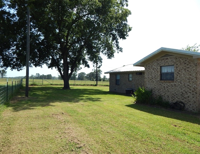 view of yard with a rural view