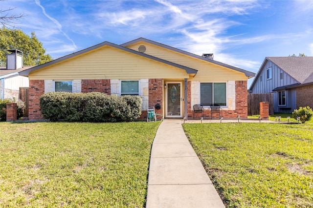 view of front of home featuring a front lawn