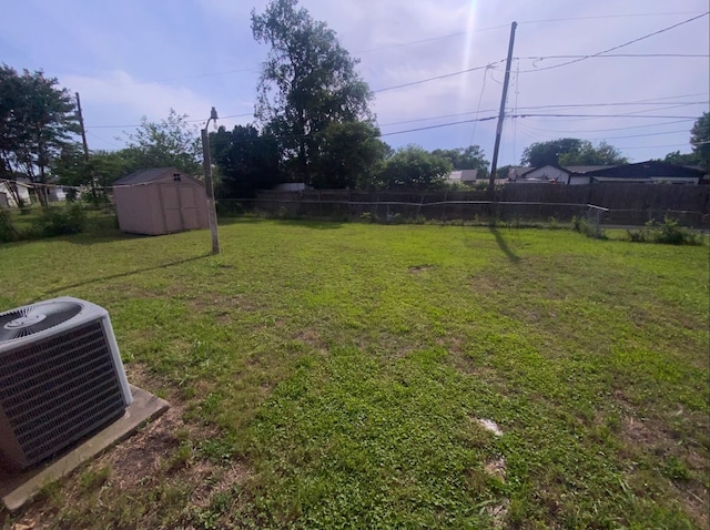 view of yard featuring cooling unit and a shed