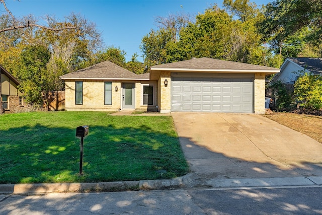 view of front of home featuring a front yard and a garage