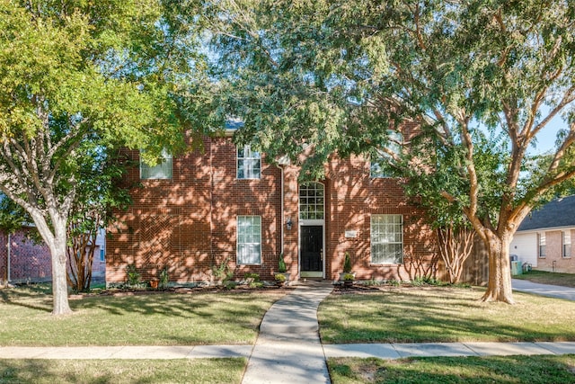 view of front of property featuring a front yard