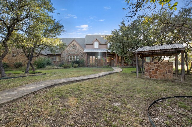 view of front of home featuring a front lawn