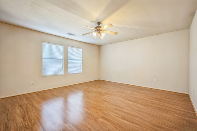 unfurnished room with a textured ceiling, light hardwood / wood-style floors, and ceiling fan