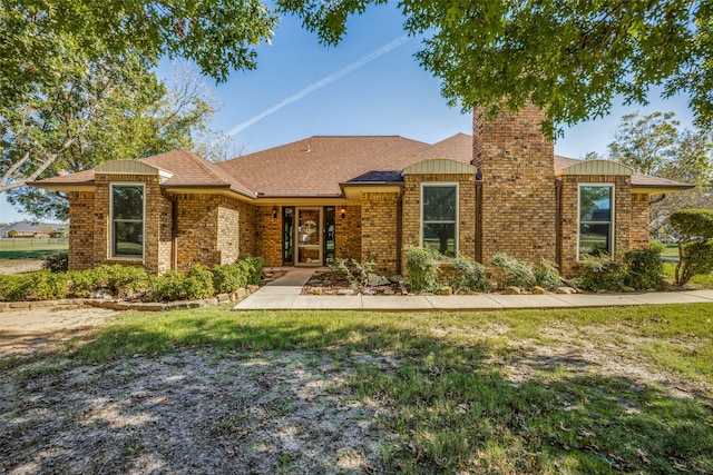 view of front of house with a front lawn