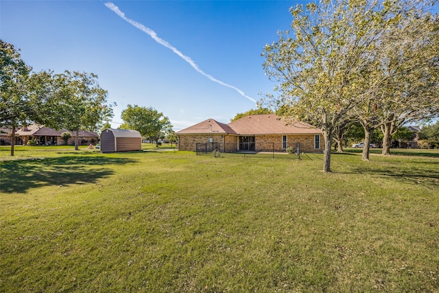 view of yard featuring a storage shed