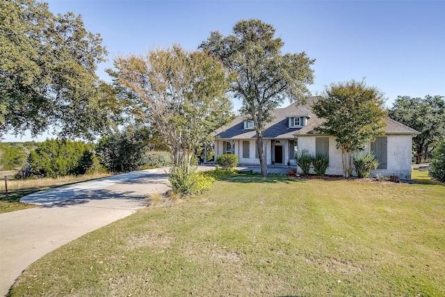 view of front of property with a front lawn