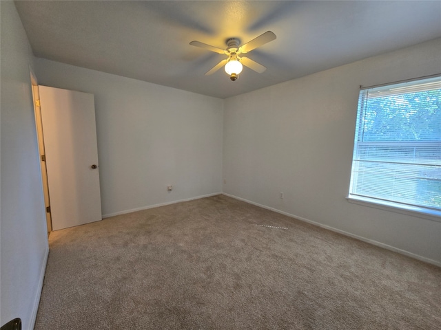 unfurnished room with carpet flooring and ceiling fan