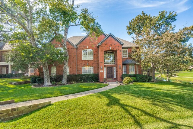 view of front of property with a front lawn