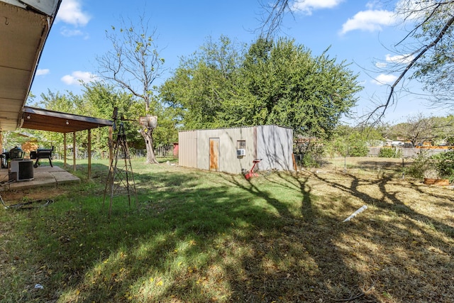 view of yard featuring cooling unit and a storage shed