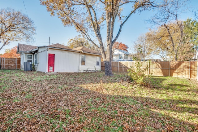 view of yard featuring central AC unit