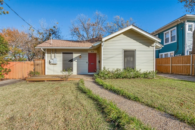 view of front of house featuring a deck and a front yard