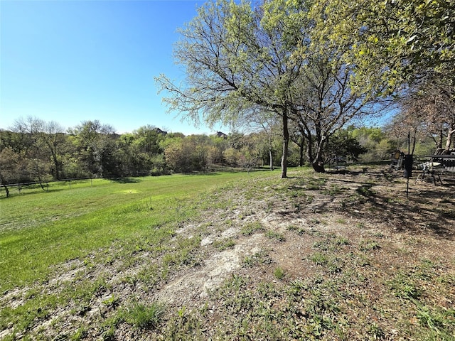 view of yard featuring a rural view