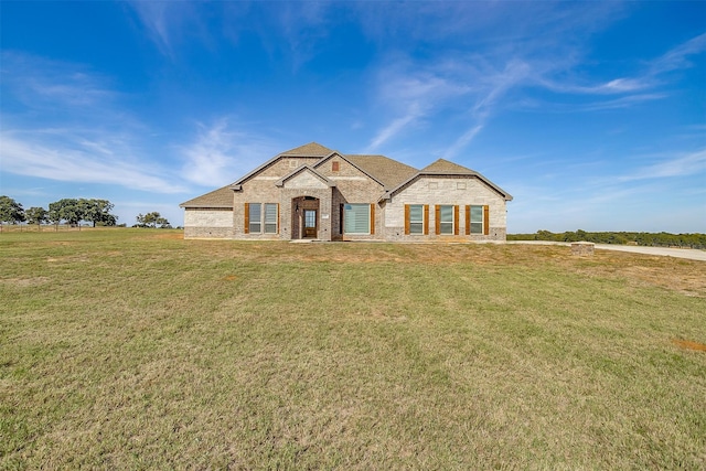 view of front of property with a front yard