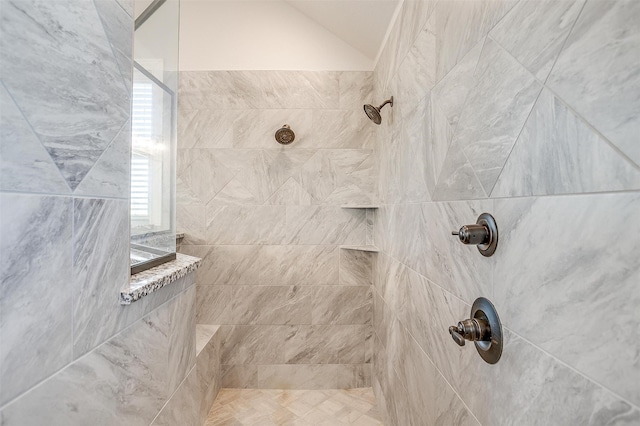 bathroom featuring tiled shower