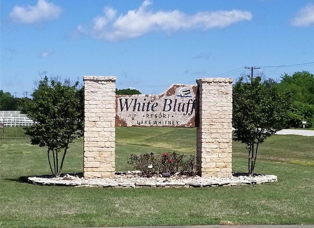 Listing photo 3 for 19100 White Bluff Dr, Whitney TX 76692