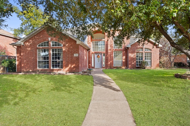 front of property featuring a front lawn