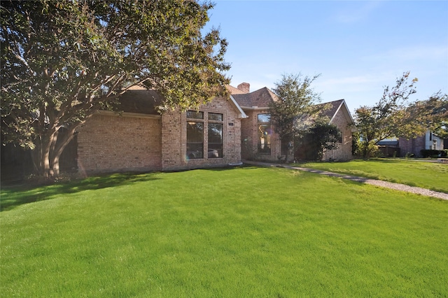 view of front of house featuring a front yard