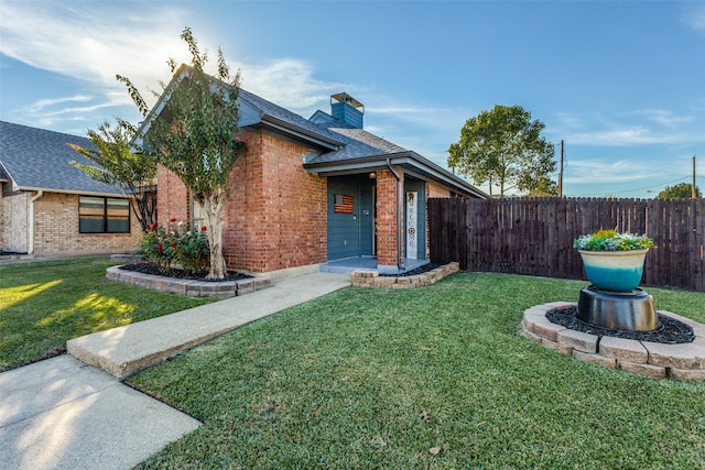 view of front of house featuring a front yard