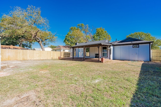 back of house featuring a yard