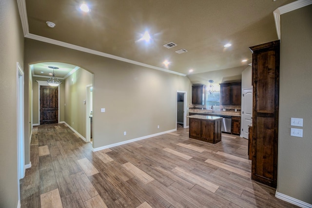 kitchen featuring dishwasher, a chandelier, light hardwood / wood-style floors, and a center island