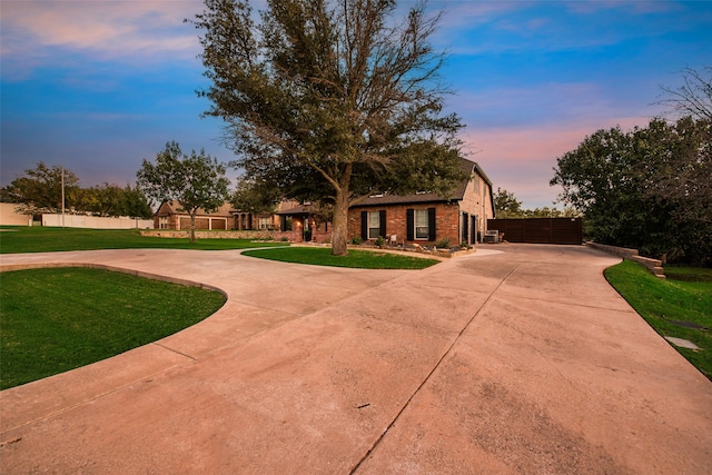 view of front facade with a lawn