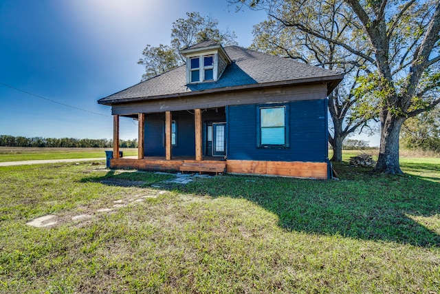 view of front facade with a porch and a front lawn